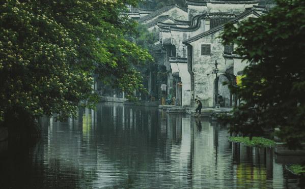 周润发:身材苗条活力满满,名利淡泊追求真价值!