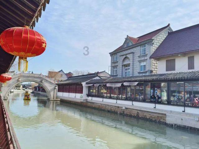 尽享知识乐趣,欢迎光临小腿外侧有两个长条凹坑,两条腿对称,请问是怎么回事?问答网