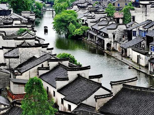 国产运动鞋服,如何在2024年开出“繁花”?